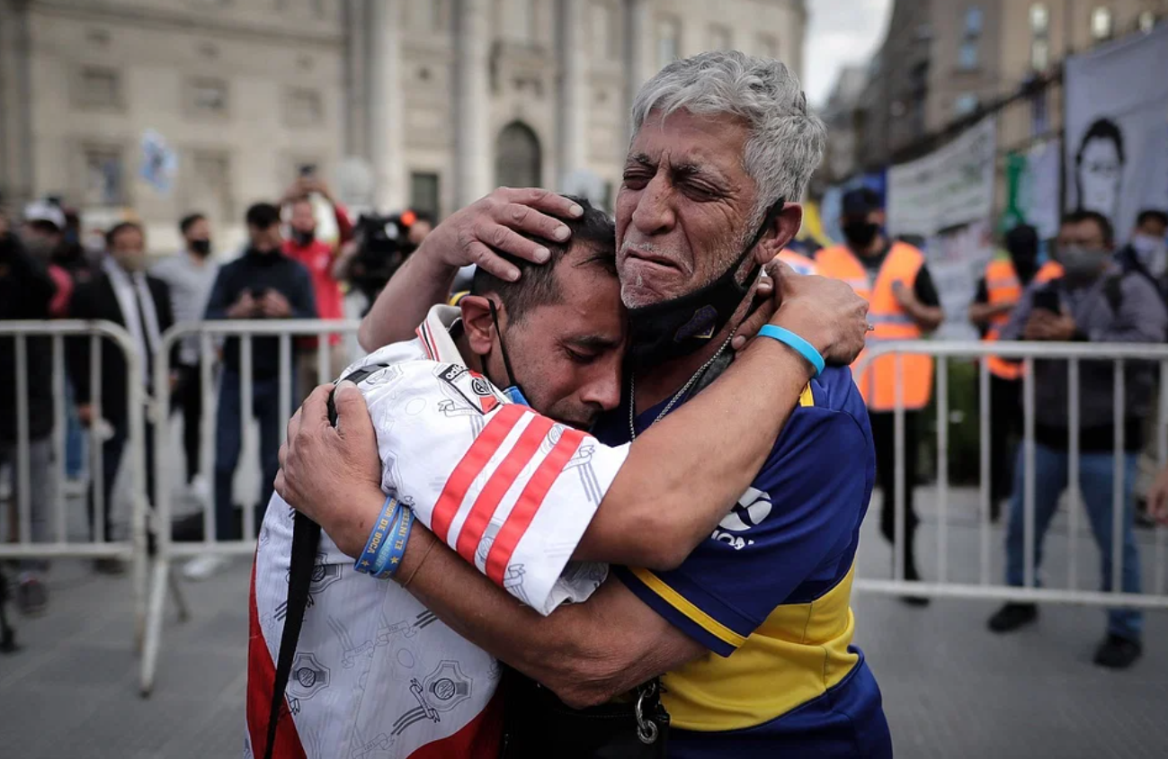 পরম শত্রুদেরও এক করে দিল তাঁর প্রয়াণ