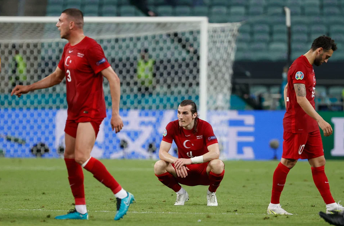 এ ইউরো ভুলে যেতে পারলেই বাঁচে তুরস্ক